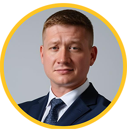 Website Headshot Rings - Malachi Sears